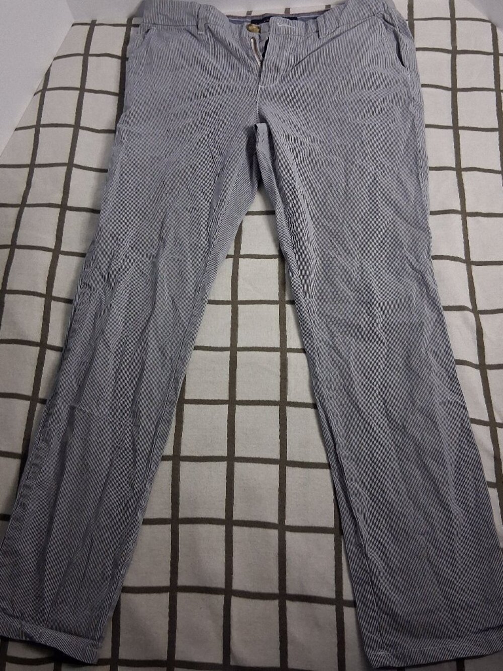 Size 2 Tommy Hilfiger Gray & White Pinstripe Seersucker Chino Pants